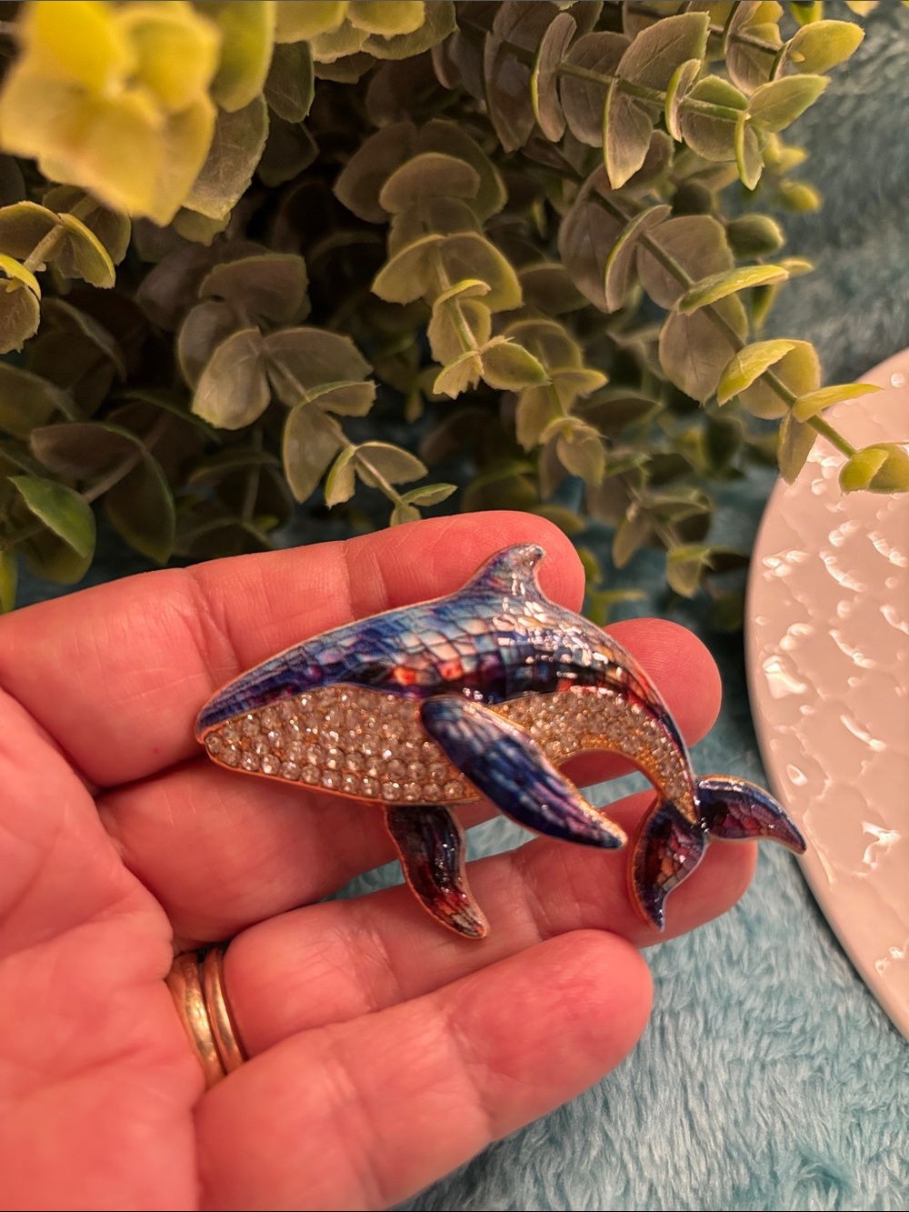 Beach Ocean Sea Life Crystal Encrusted Whale Brooch Pin NWT 2.75x1.75โ - Picture 14 of 15